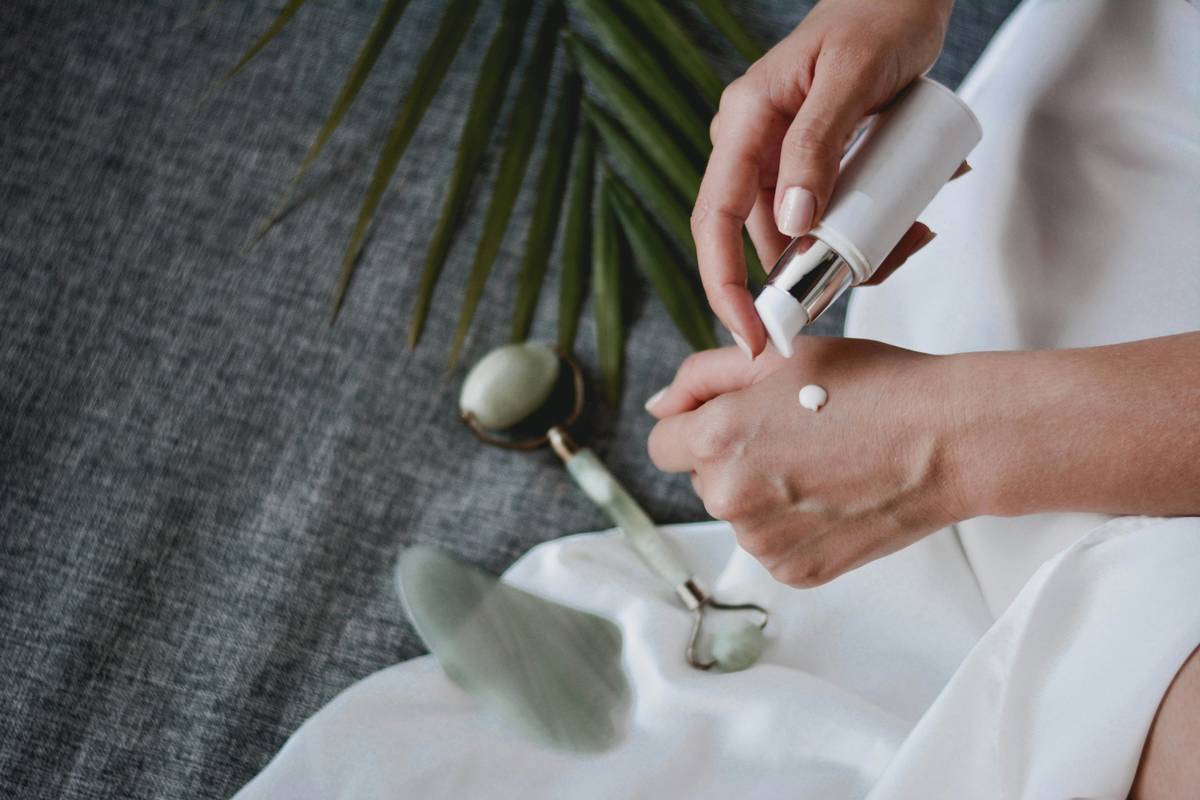 Hydrating Hand and Foot Cream: 7 Proven Tips to Avoid Painful Dryness